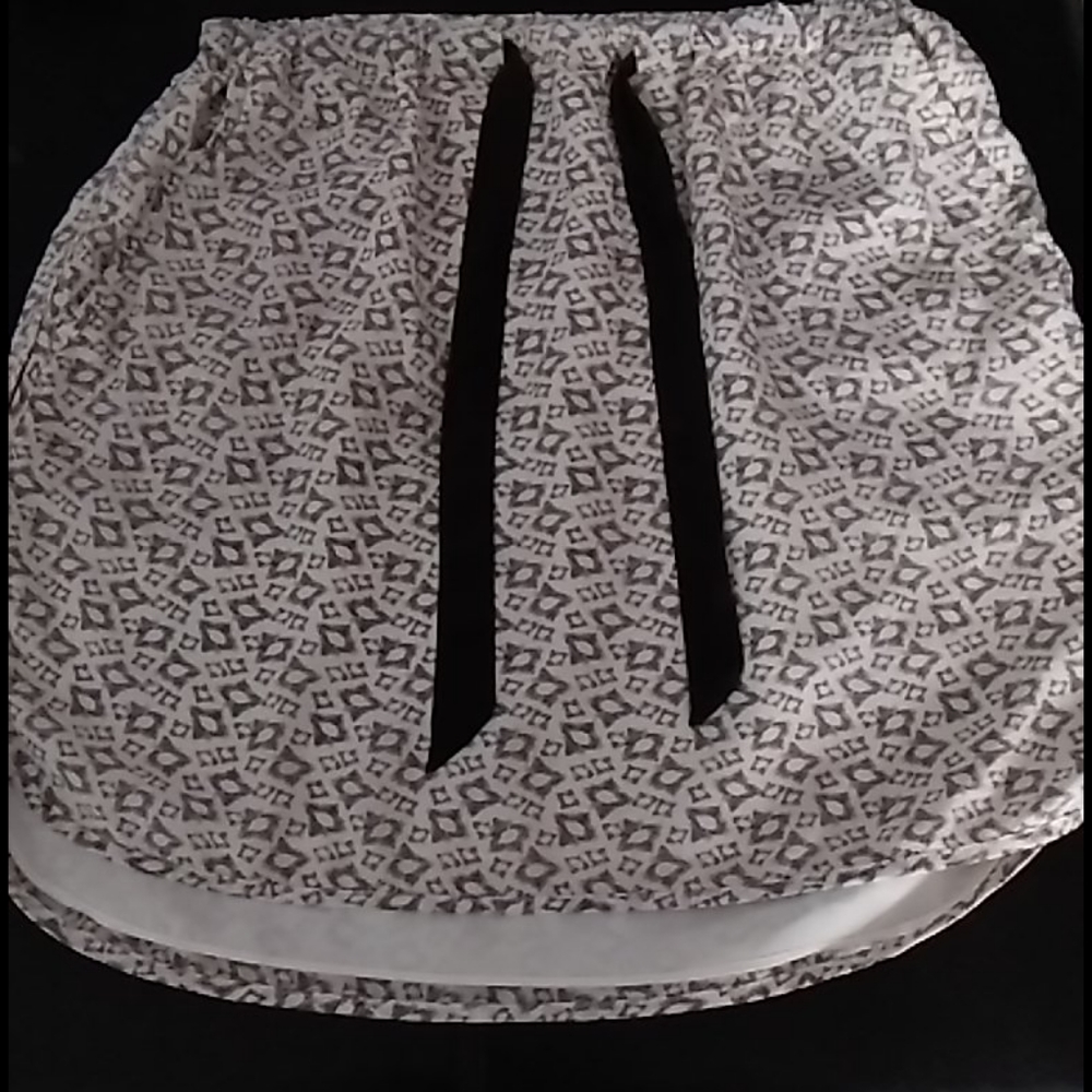 ✨HP✨CLUB MONACO 💯% Silk "Sporty" Skirt - Picture 5 of 10